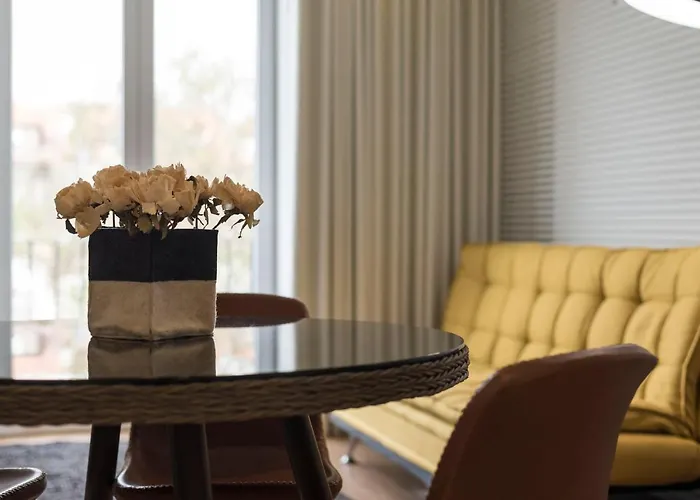 Lovelystay - Flat W/ Ac & Balcony ポルト