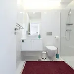 Lovelystay - Flat W/ Ac & Balcony Διαμέρισμα *
