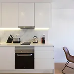 Lovelystay - Flat W/ Ac & Balcony * Πόρτο