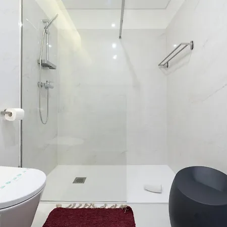 아파트 Lovelystay - Flat W/ Ac & Balcony *