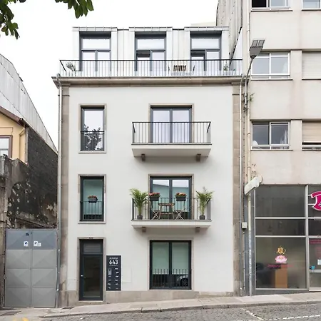 Lovelystay - Flat W/ Ac & Balcony Apartment *