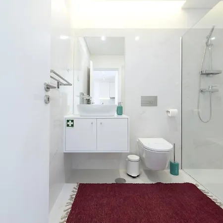 Lovelystay - Flat W/ Ac & Balcony Appartement *