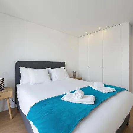 Apartman Lovelystay - Flat W/ Ac & Balcony *