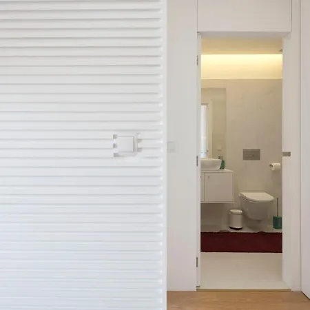 아파트 Lovelystay - Flat W/ Ac & Balcony 포르투