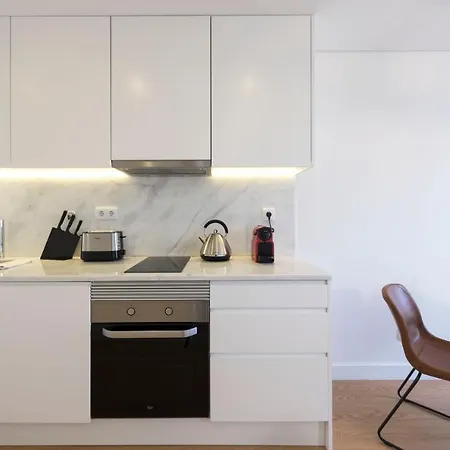 Lovelystay - Flat W/ Ac & Balcony * 포르투