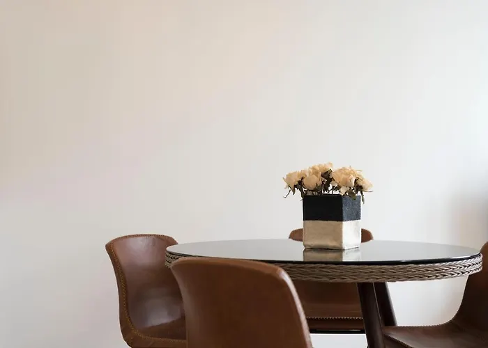 Lovelystay - Flat W/ Ac & Balcony * 포르투