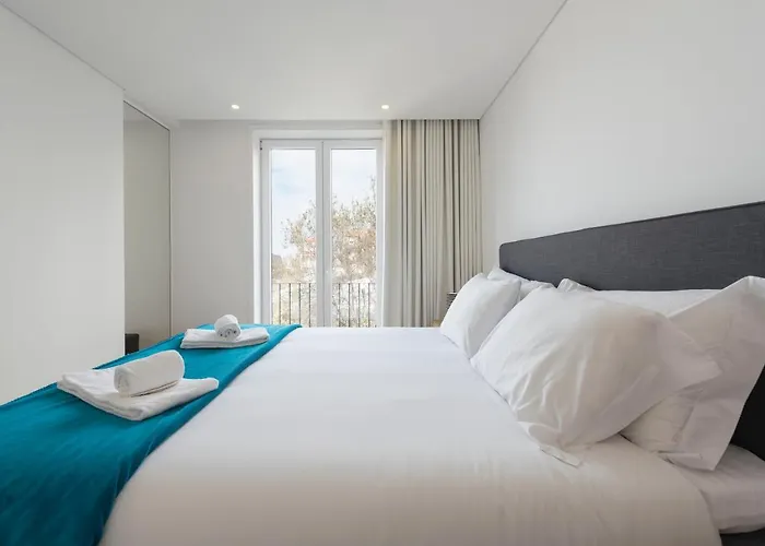 Lovelystay - Flat W/ Ac & Balcony Daire