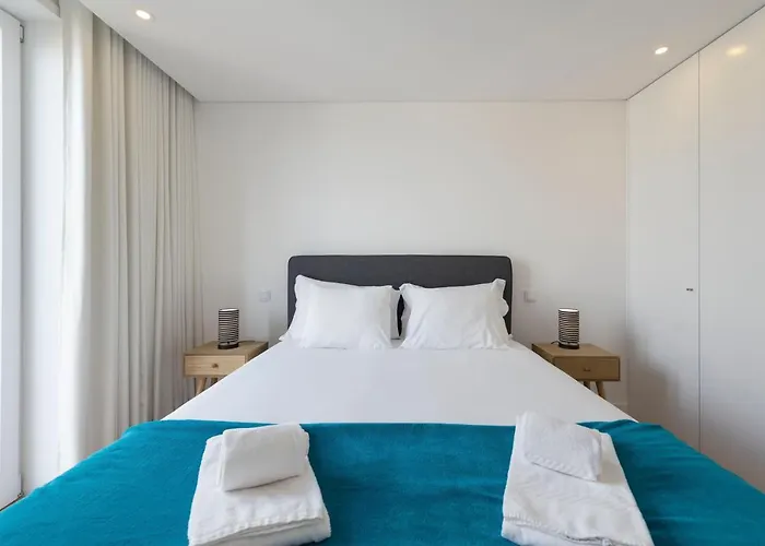 Lovelystay - Flat W/ Ac & Balcony Daire Porto