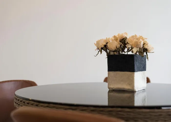 Lovelystay - Flat W/ Ac & Balcony *