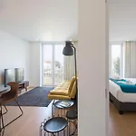 Lovelystay - Flat W/ Ac & Balcony Apartament