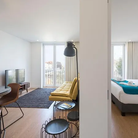Lovelystay - Flat W/ Ac & Balcony Appartement